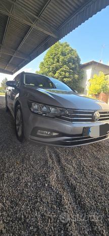 VOLKSWAGEN Passat 9 serie - 2019