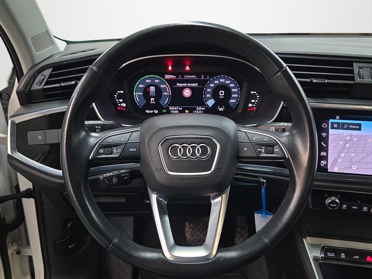 Audi Q3 45 TFSI e S tronic Business