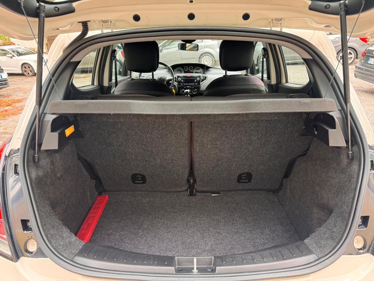 Lancia Ypsilon 1.2 69 CV 5 porte S&S Platinum GARANZIA 1 ANNO