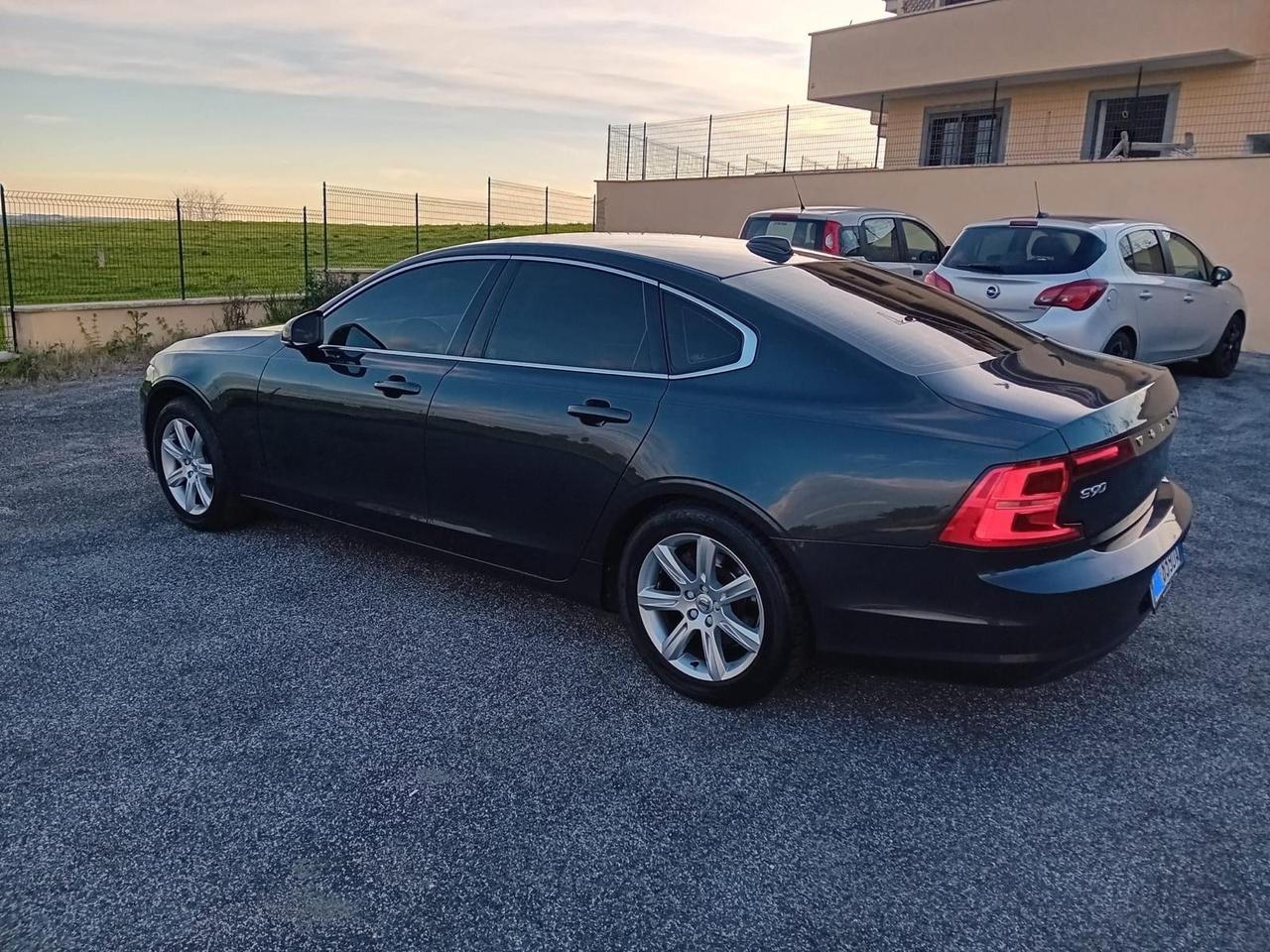 Volvo S90 D4 Momentum