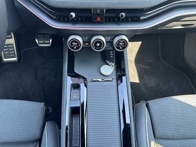SKODA Superb 2.0 TDI DSG Wagon Sportline