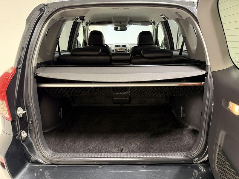 Toyota RAV4 RAV4 Crossover 2.2 d-cat Luxury 177cv