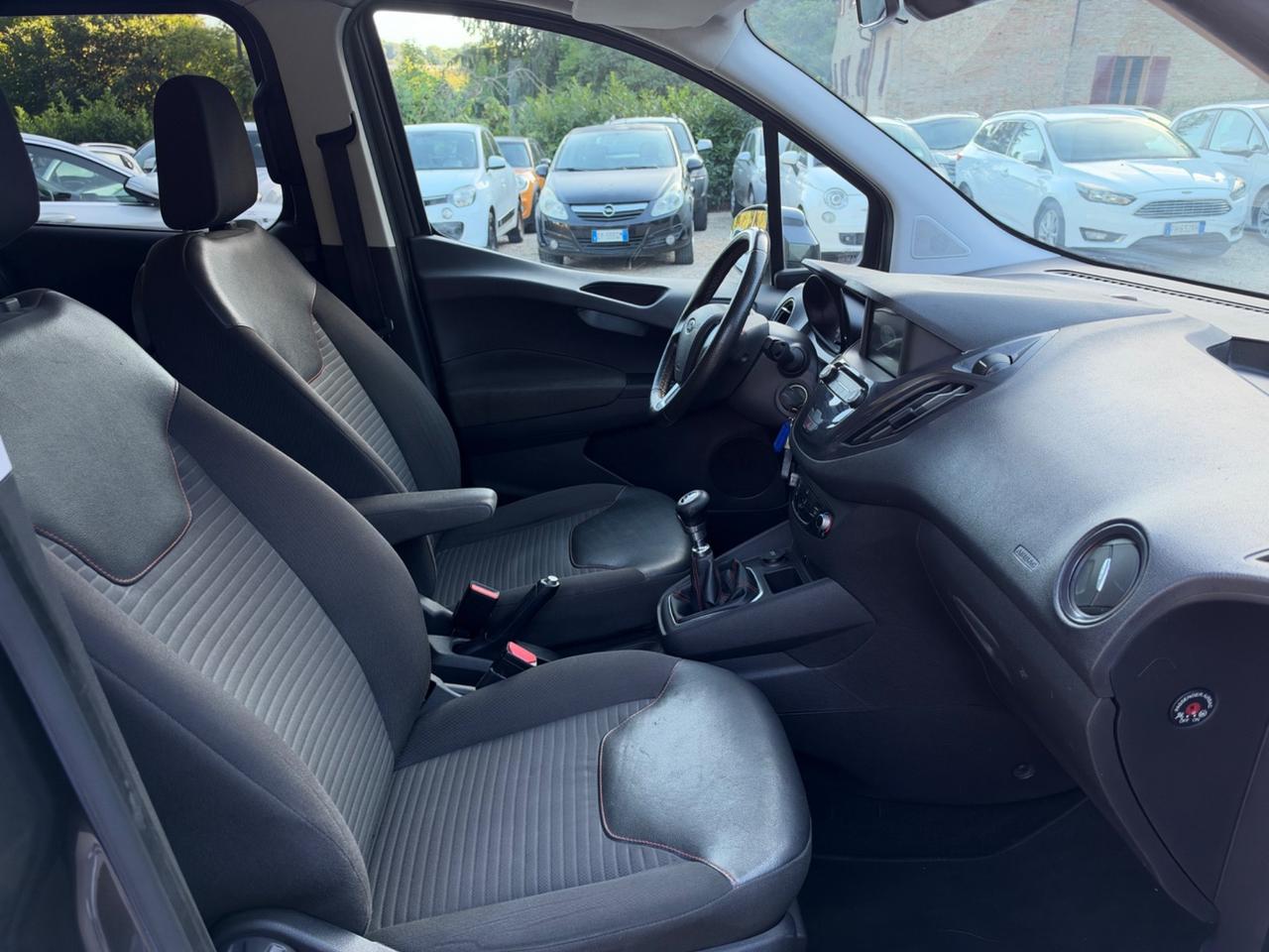 Ford Tourneo Courier 1.5 TDCI 100 CV Sport