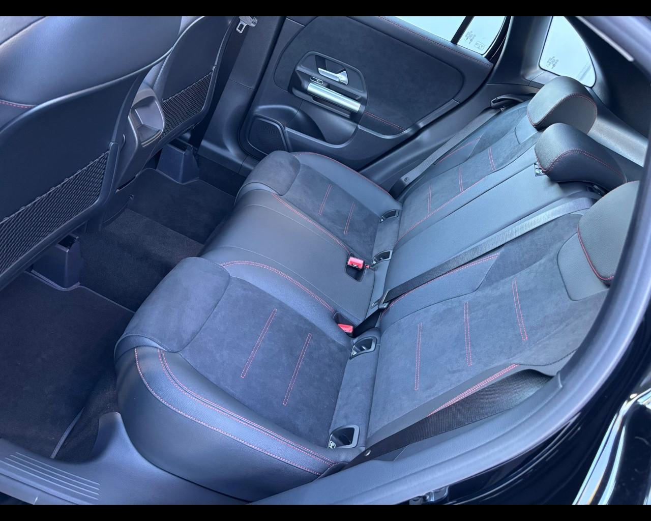 Mercedes-Benz GLA-H247 2023 - GLA 180 AMG Line Premium auto