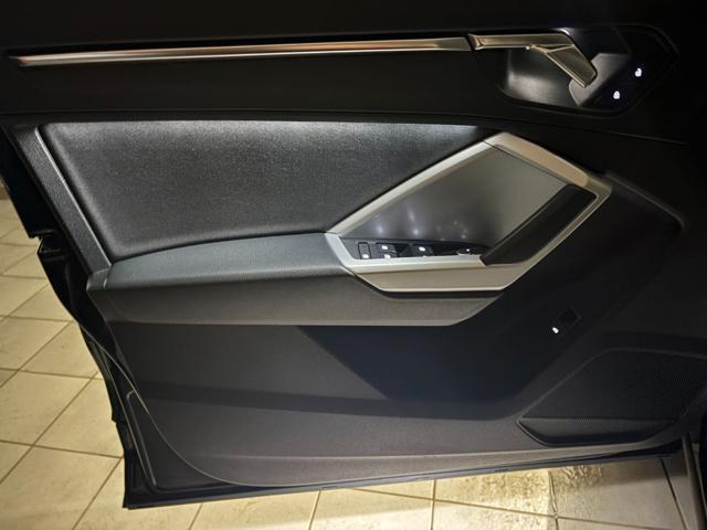 AUDI Q3 35 2.0 TDI S tronic quattro Business COCKPIT