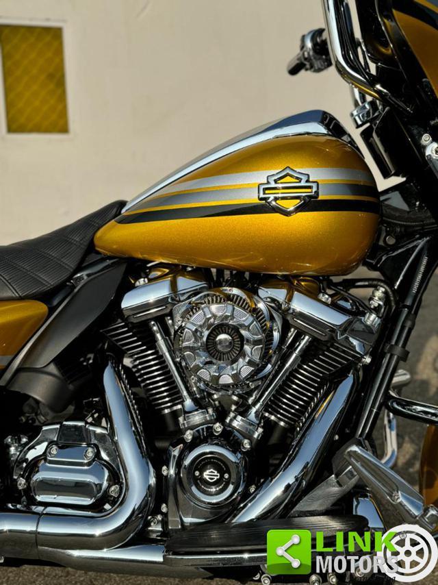 HARLEY-DAVIDSON FLHX Street Glide Special Custom FLHXS