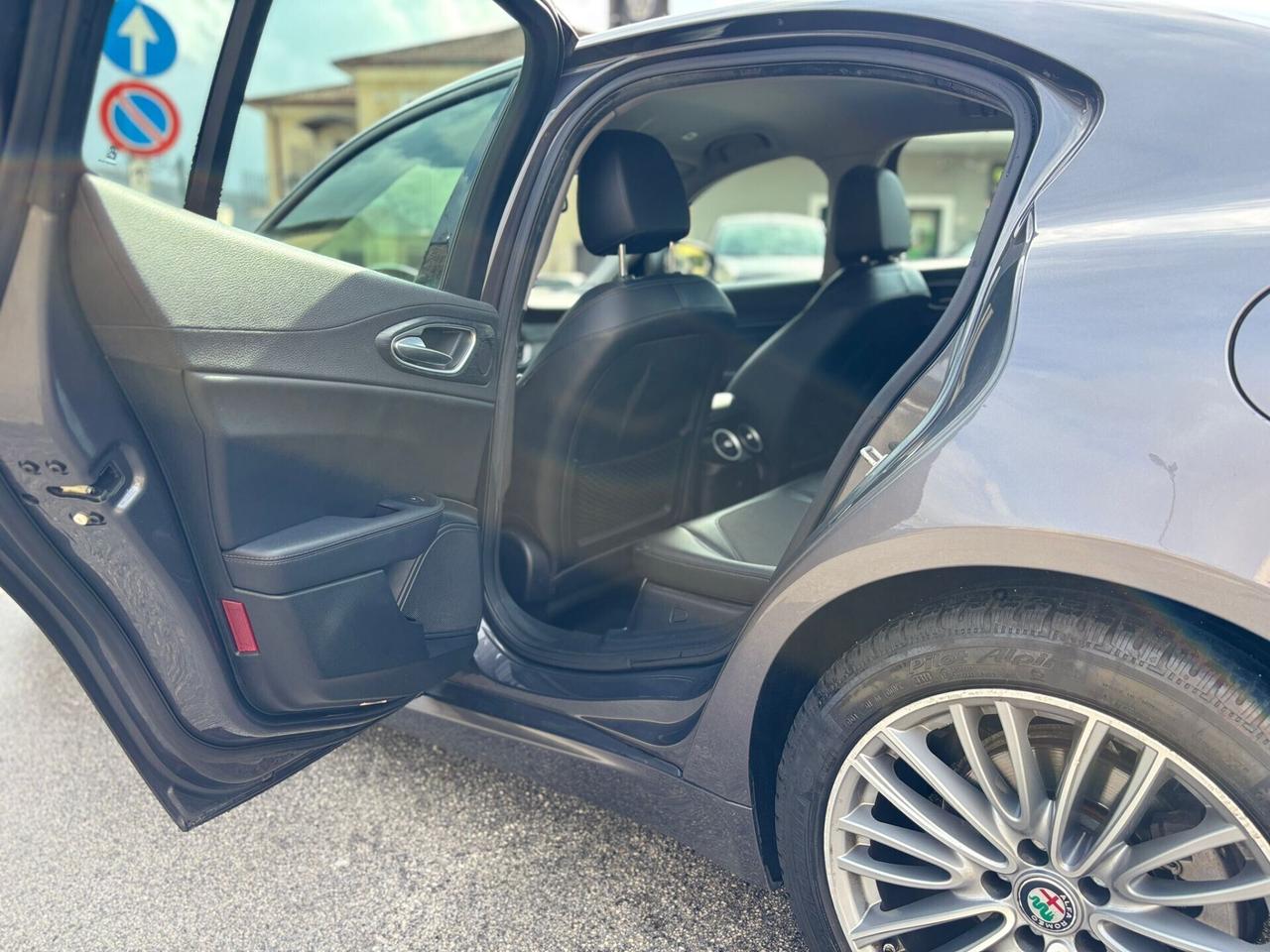 Alfa Romeo Giulia 2.2JTDM 180CV Executiv AUTOM NAV