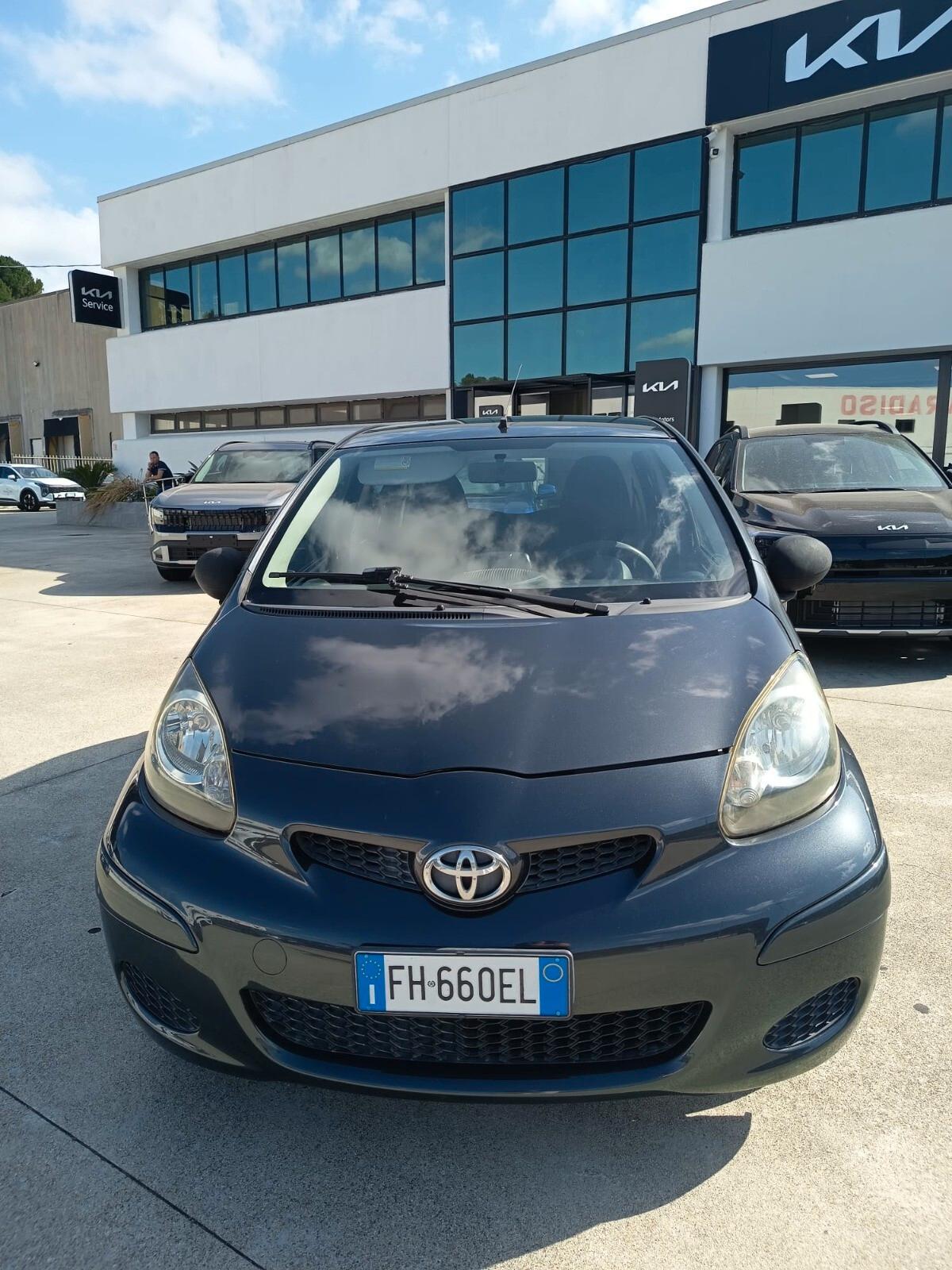 Aygo 1.0 12V VVT-i 5 porte Now