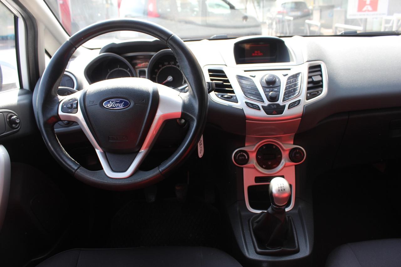 Ford Fiesta 1.4 TDCI 68CV 5 PORTE TITANIUM DISTRIBUZIONE FATTA