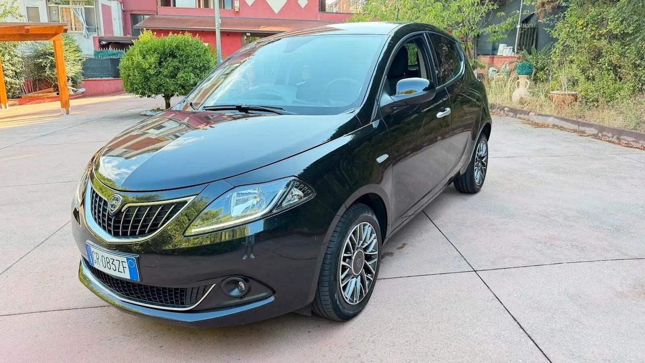 Lancia Ypsilon 1.0 FireFly 5 porte S&S Hybrid Gold Plus
