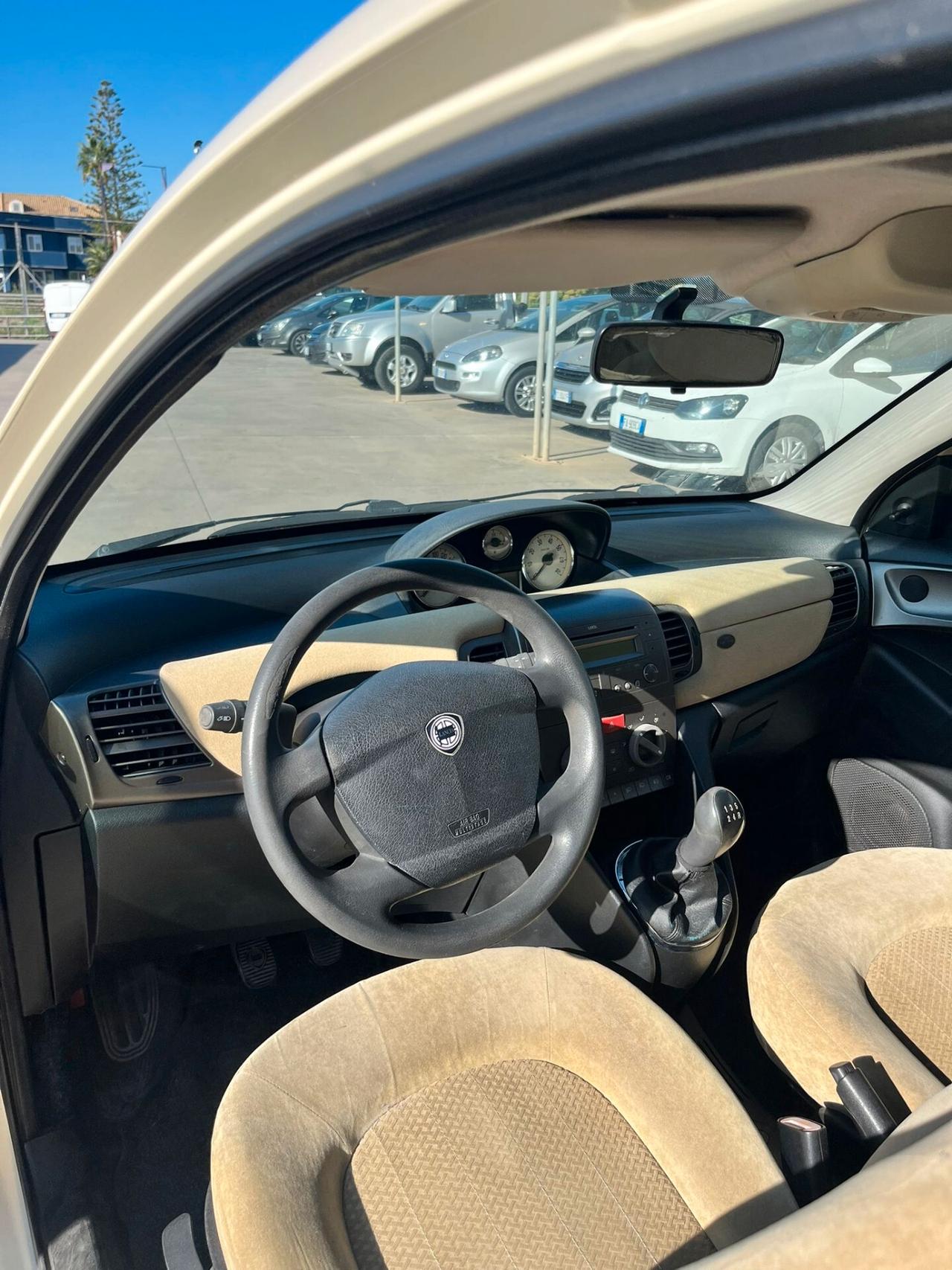 Lancia Ypsilon 1.3 MJT 65 CV Platino