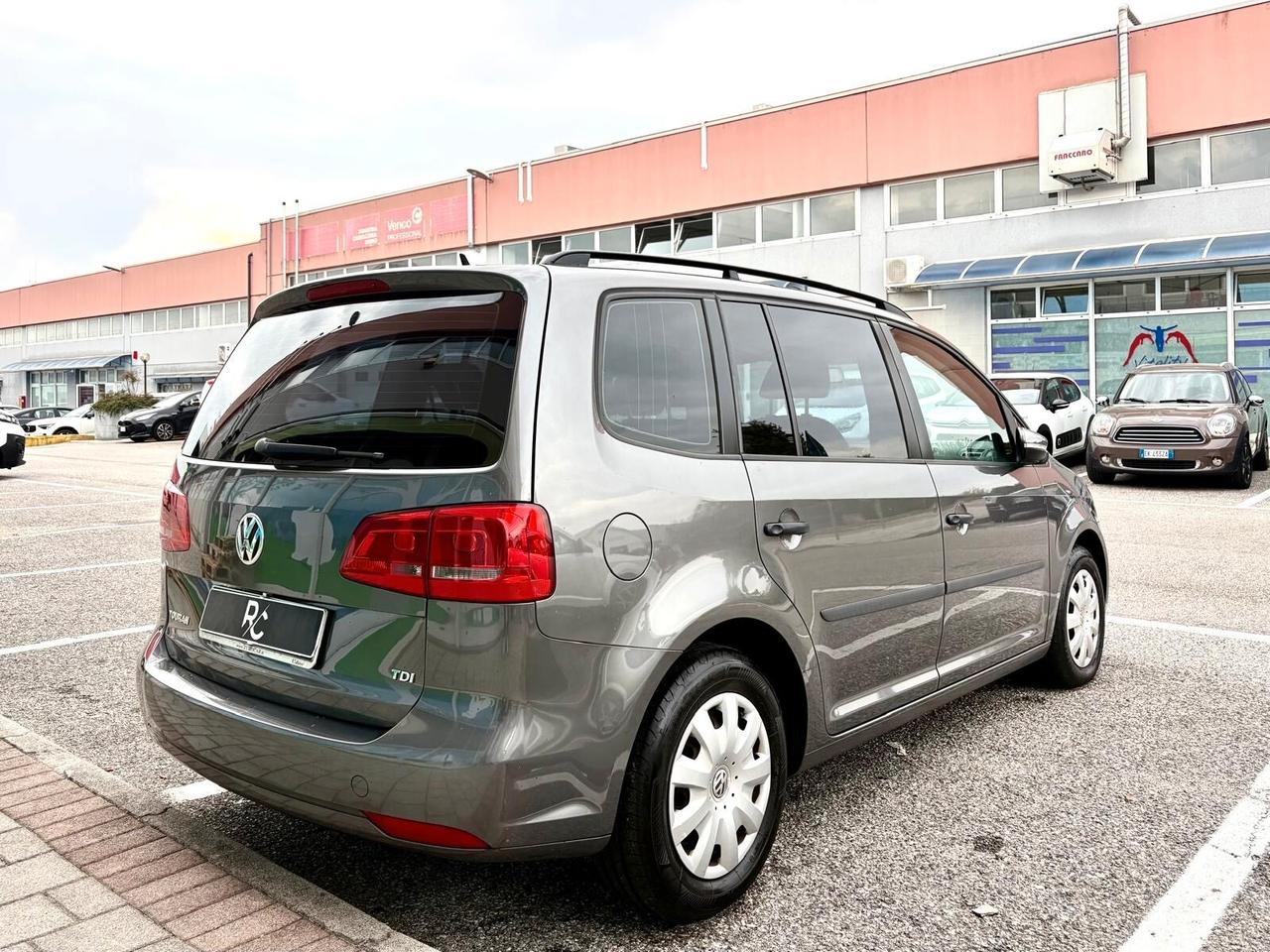 Volkswagen Touran 1.6 TDI 7 posti Neopatentati