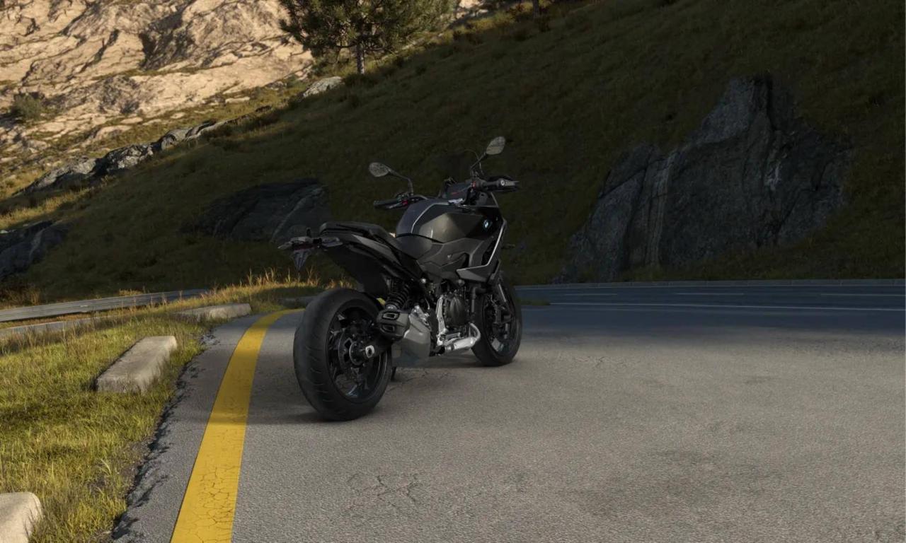 BMW F 900 XR Triple Black