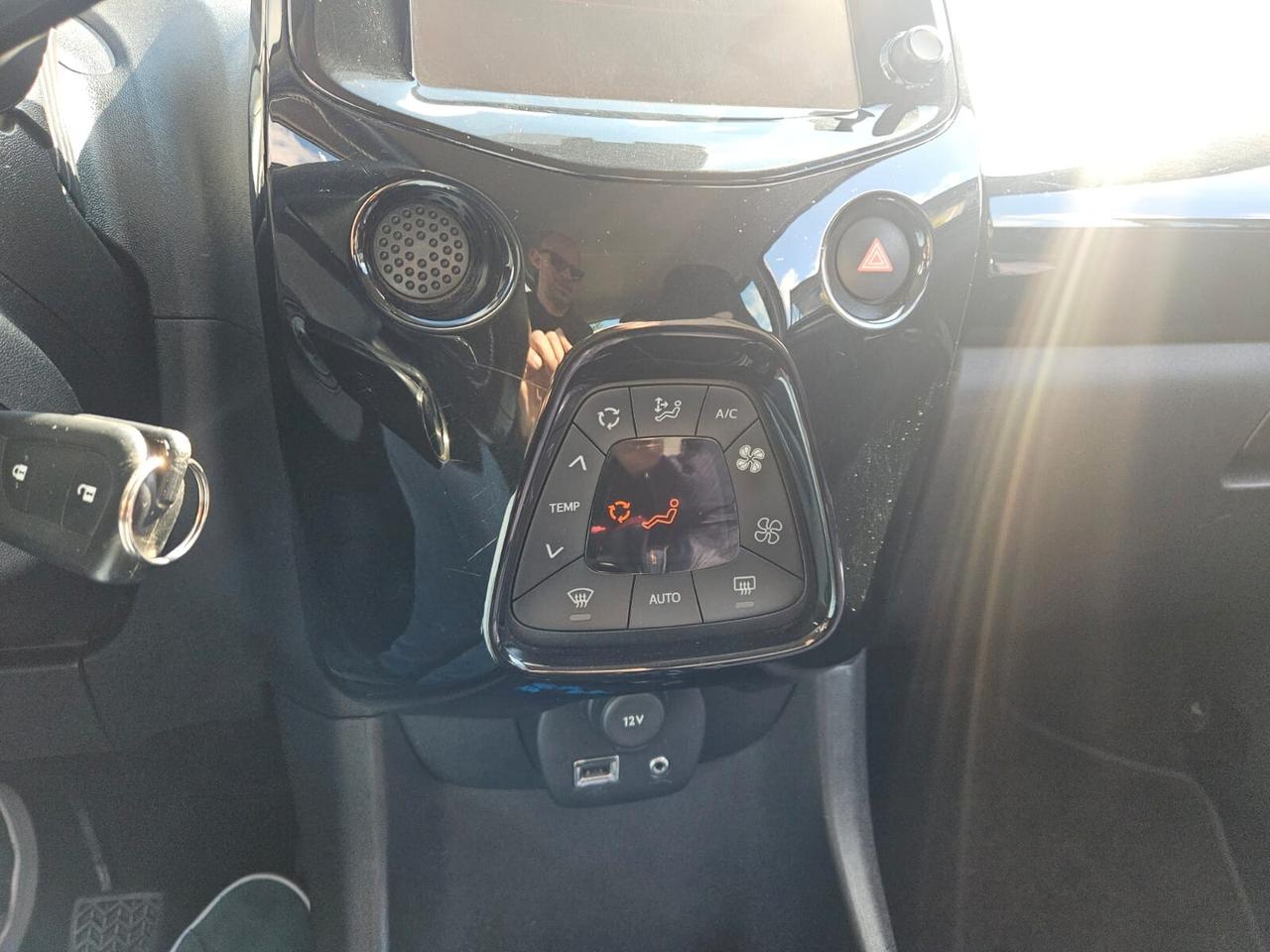 Toyota Aygo 1.0 VVT-i 69 CV 5 porte x-play TSS