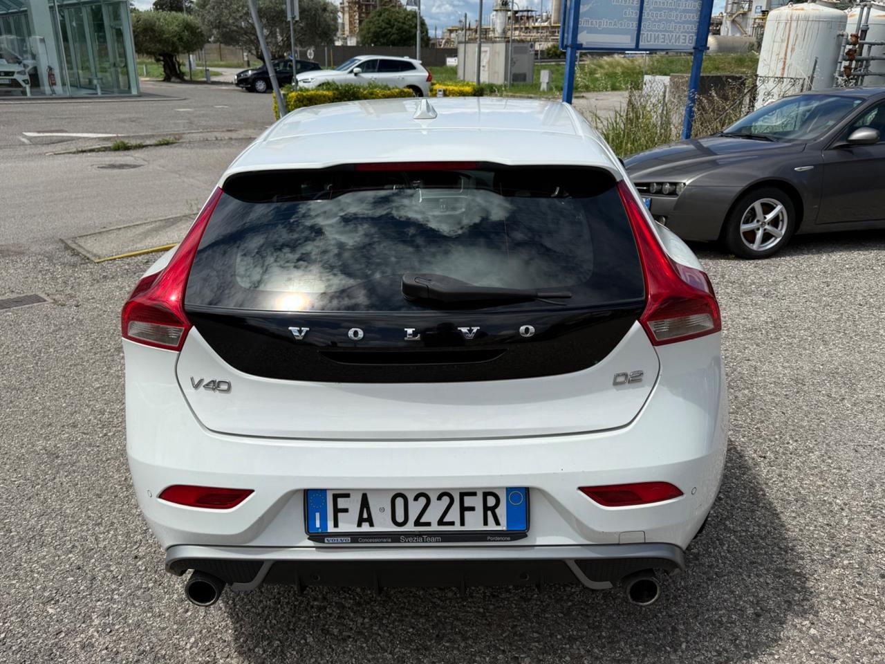 Volvo V40 D2 'eco' R-design Momentum
