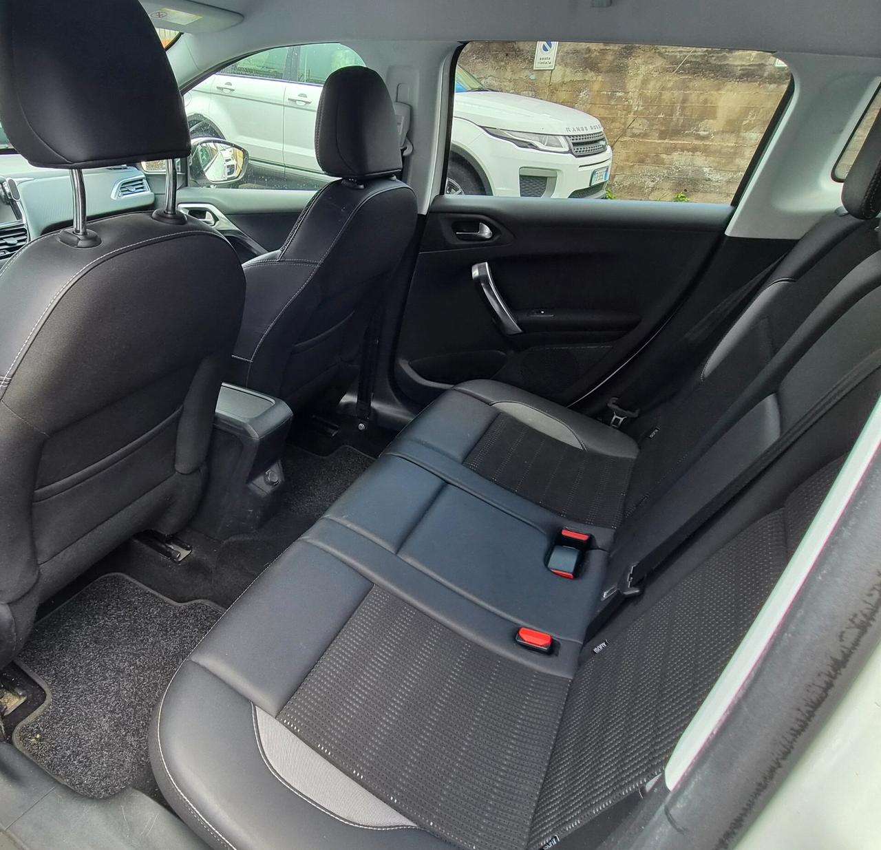 Peugeot 2008 BlueHDi 100 Black Matt