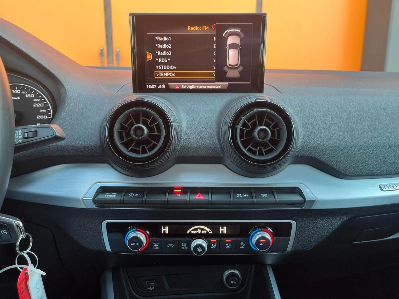 Audi Q2 30 TDI Business