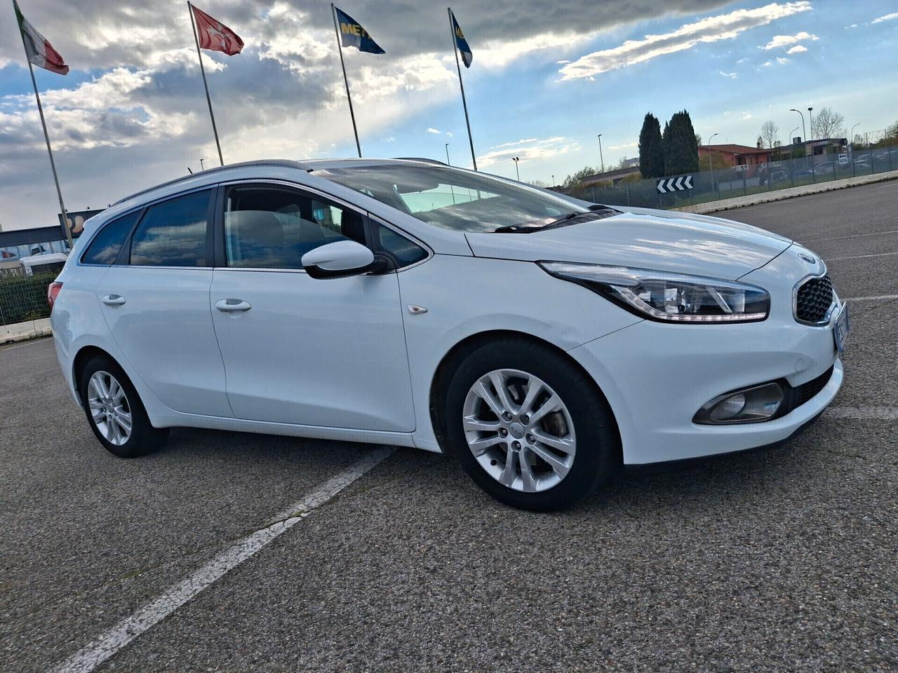 Kia Ceed cee'd 1.4 CRDi SW.-TELECAMERA-LUCI LED-