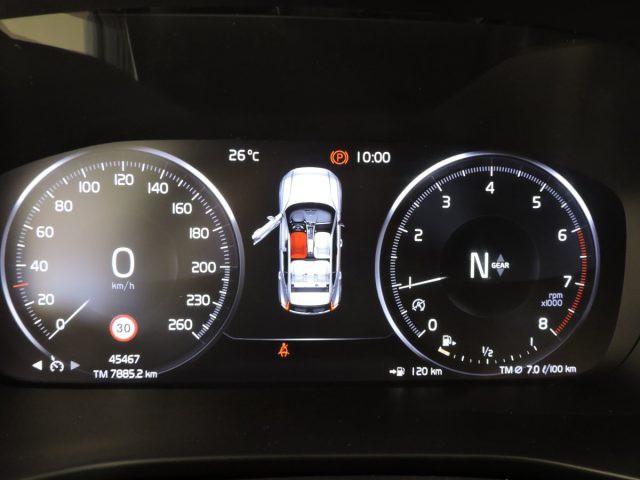VOLVO XC40 T2 MOMENTUM CORE MANUALE