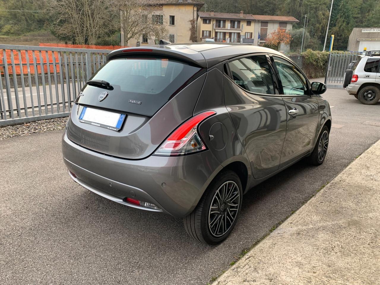 Lancia Ypsilon 1.0 FireFly 5 porte S&S Hybryd Gold