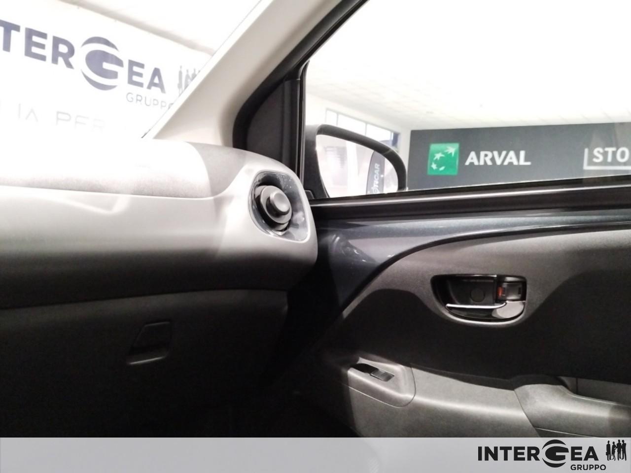 TOYOTA Aygo 5p 1.0 x-business 72cv