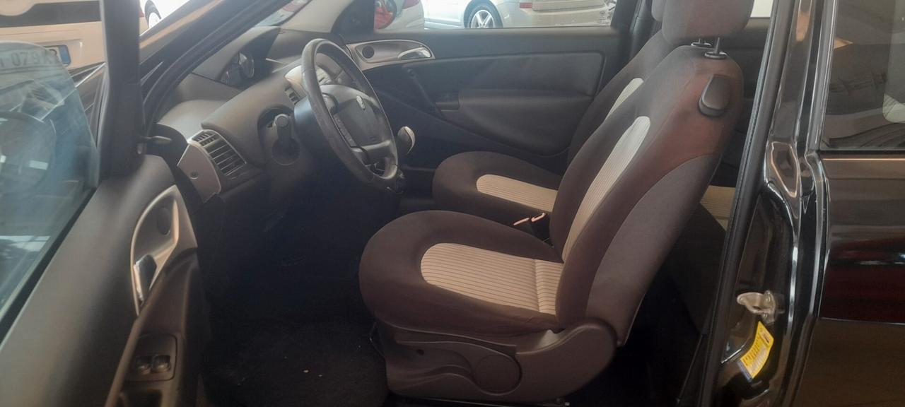 Lancia Ypsilon 1.3 MJT 75 CV Platino