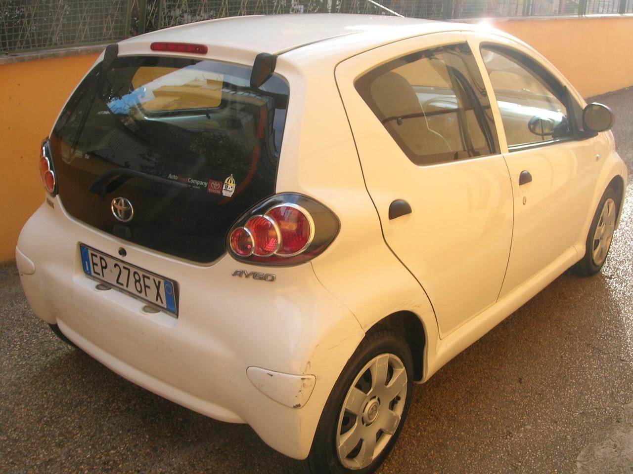 Toyota Aygo 1.0 12V VVT-i 5 porte Active Connect