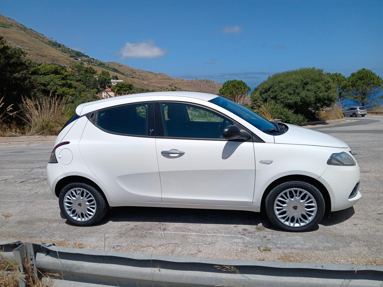 Lancia Ypsilon 1.2 Silver