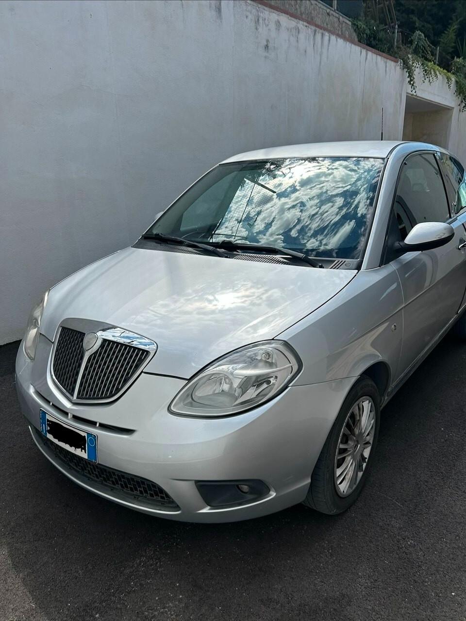 Lancia Ypsilon 1.3 MJT 75 CV Platino