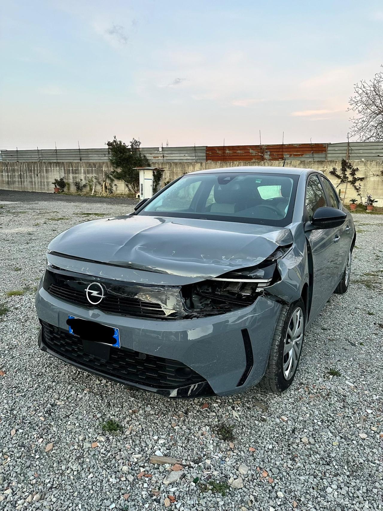 Opel Corsa 1.2 03/2025 incedentata