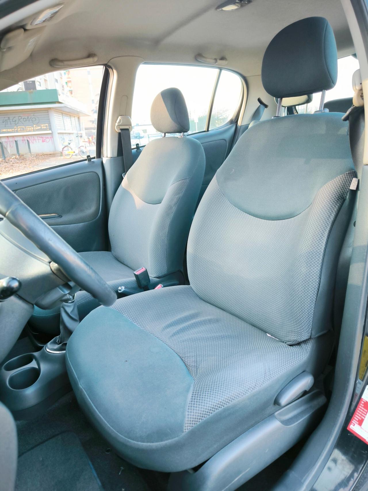 Toyota Yaris 1.0i 16V cat 5 porte Sol