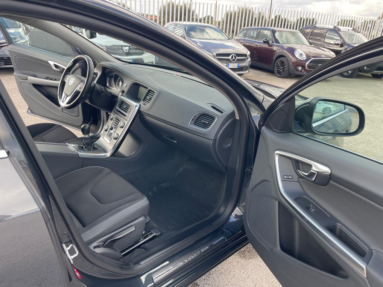 VOLVO V60 2.0 D3 136CV MANUALE FULL NEW MY15