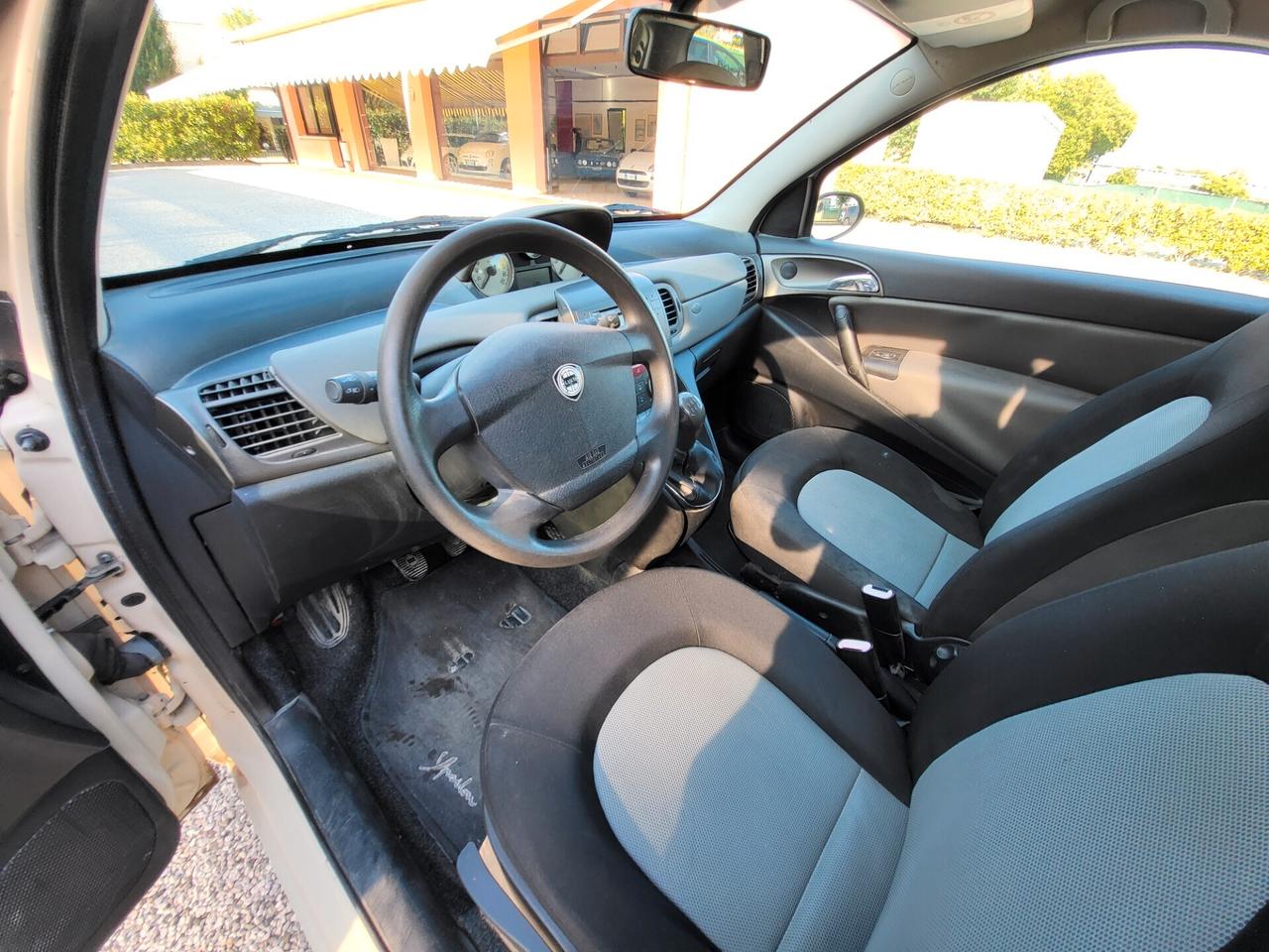 Lancia Ypsilon 1.3 MJT 75 CV Platino