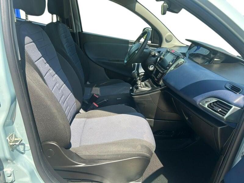 Lancia Ypsilon 1.0 FireFly 70cv Hybrid Platino