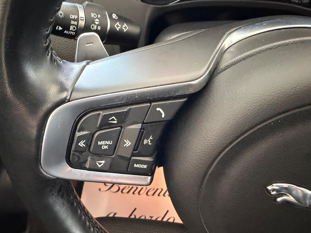 Jaguar F-Pace 2.0d I4 R-Sport awd 240cv automatica iva Esposta