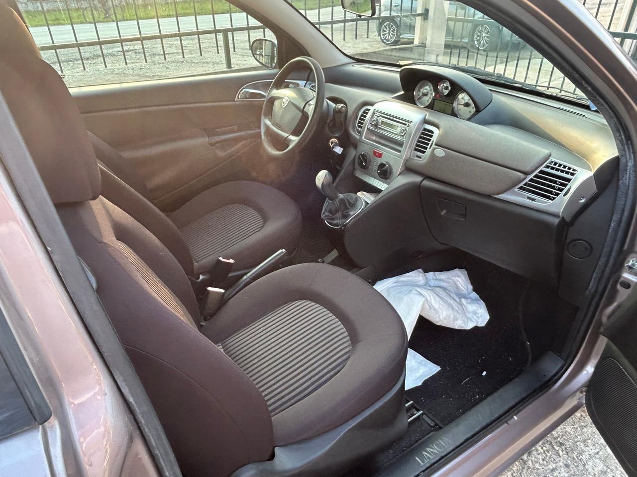 Lancia Ypsilon 1.3 MJT 75 CV Argento