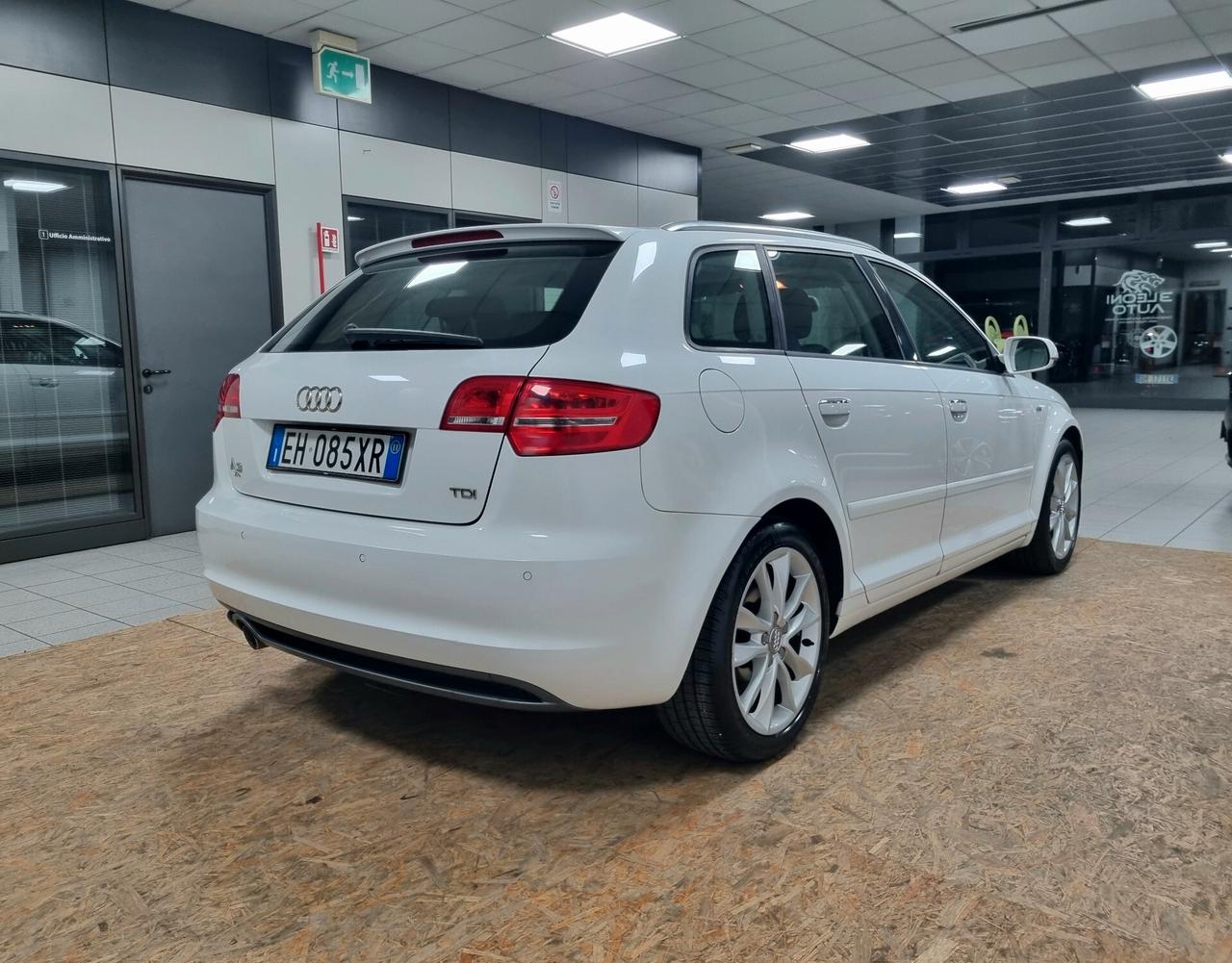 AUDI A3 1.6 TDI 105 CV S tronic AMBITION