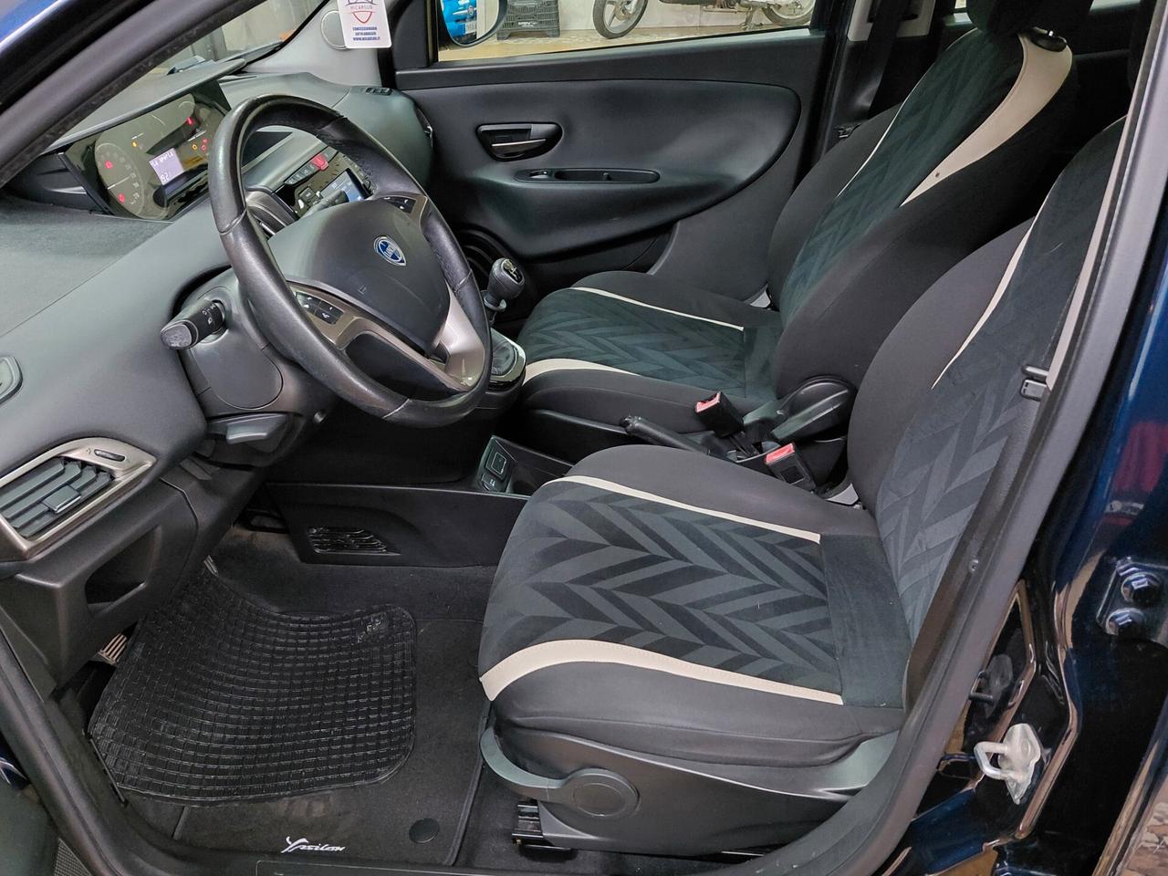 Lancia Ypsilon 1.2 69 CV 5 porte soli 68000 km