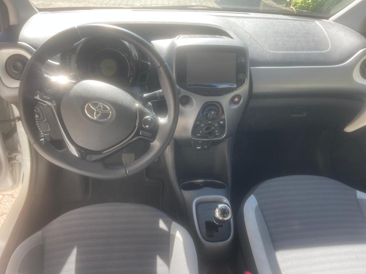 Toyota Aygo Connect 1.0 VVT-i 72CV 5 porte x-business MMT