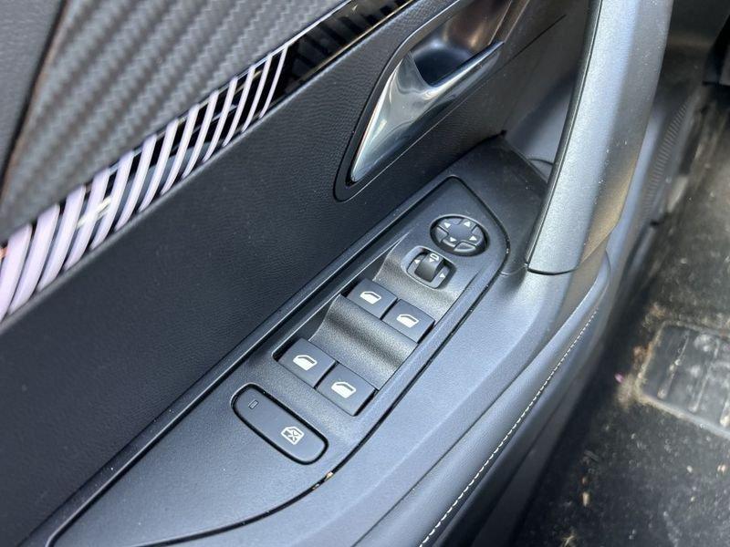 Peugeot 2008 PureTech 100 Allure NAVI+CAMERE 360+KEYLESS
