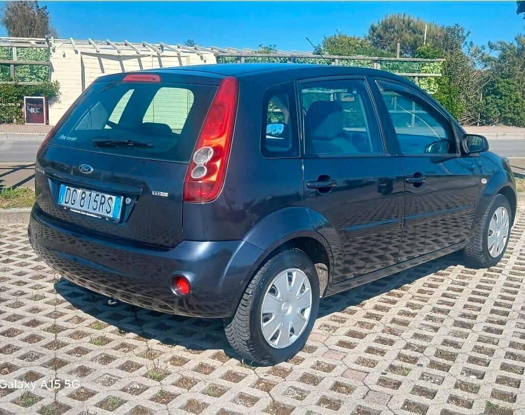 Ford Fiesta 1.4 DIESEL -5 PORTE - ACCETTO PERMUTE NEOPATENTATI