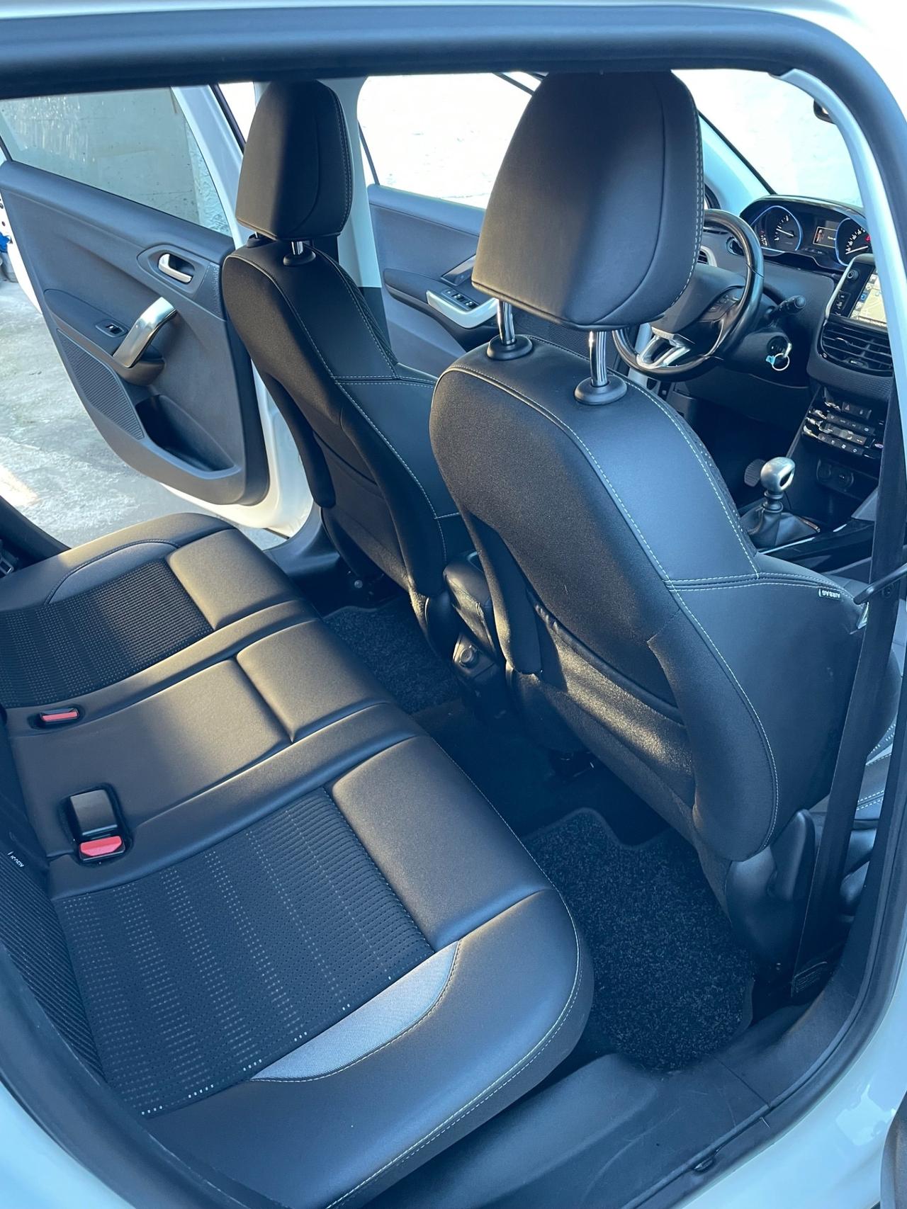 Peugeot 2008 BlueHDi 120 S&S Allure retrocamera navigatore ecc