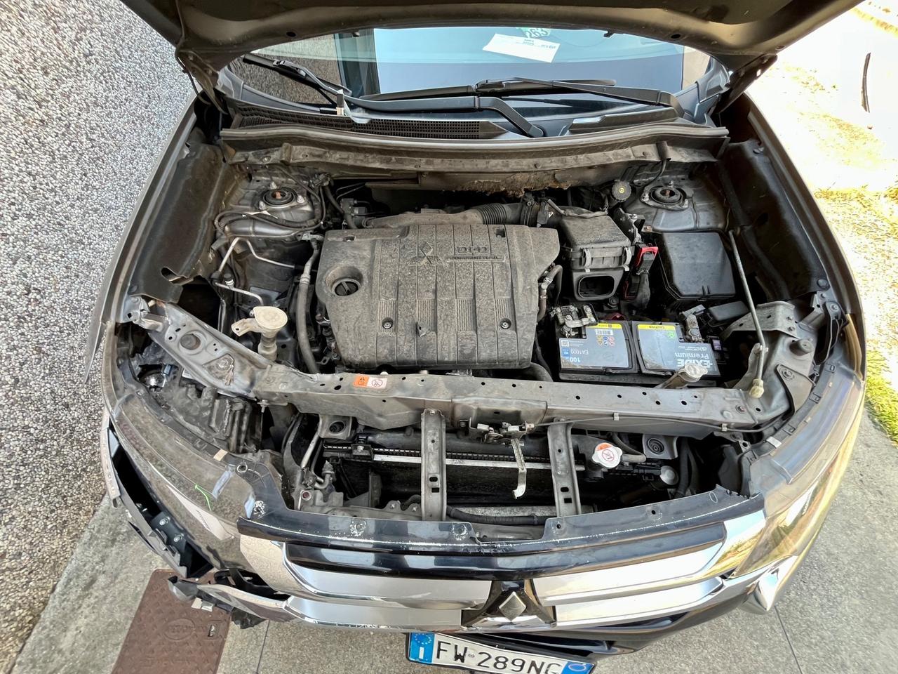 Mitsubishi Outlander 2.2 DI-D 4WD Instyle Plus SDA 7 posti