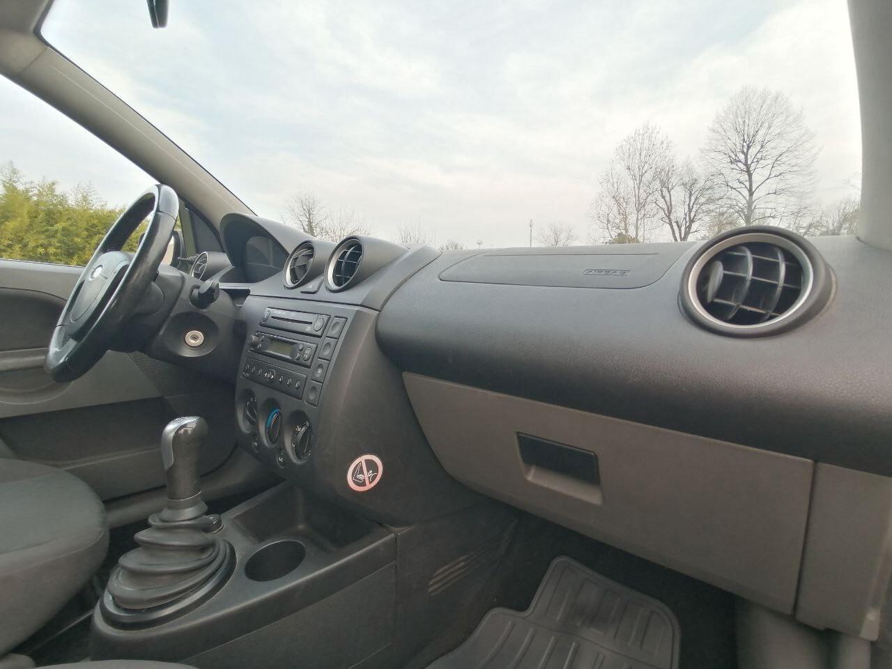 Ford Fiesta 1.4 16V 5p. Ghia