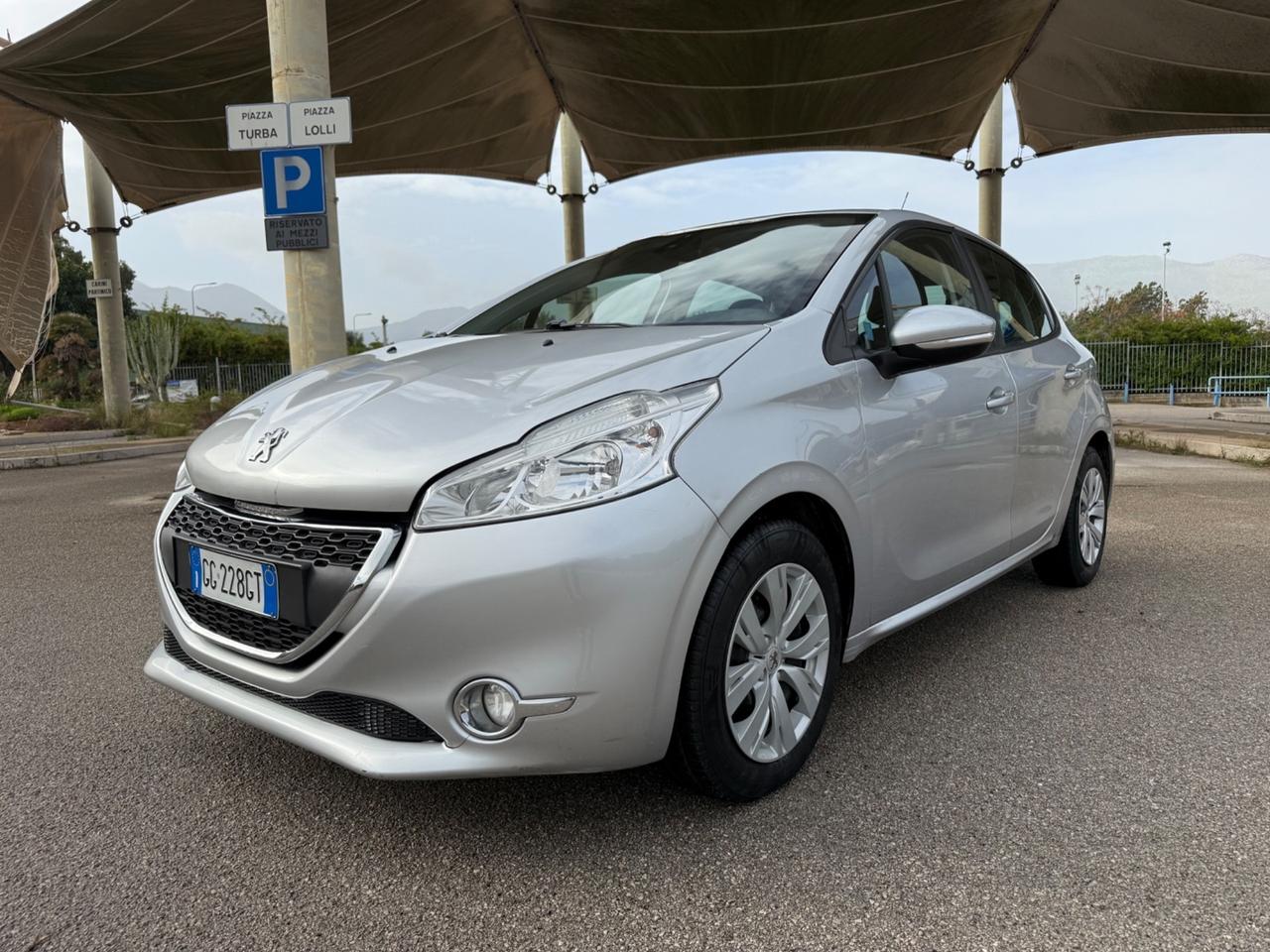 Peugeot 208 1.4 HDi 68 CV 5 porte Allure