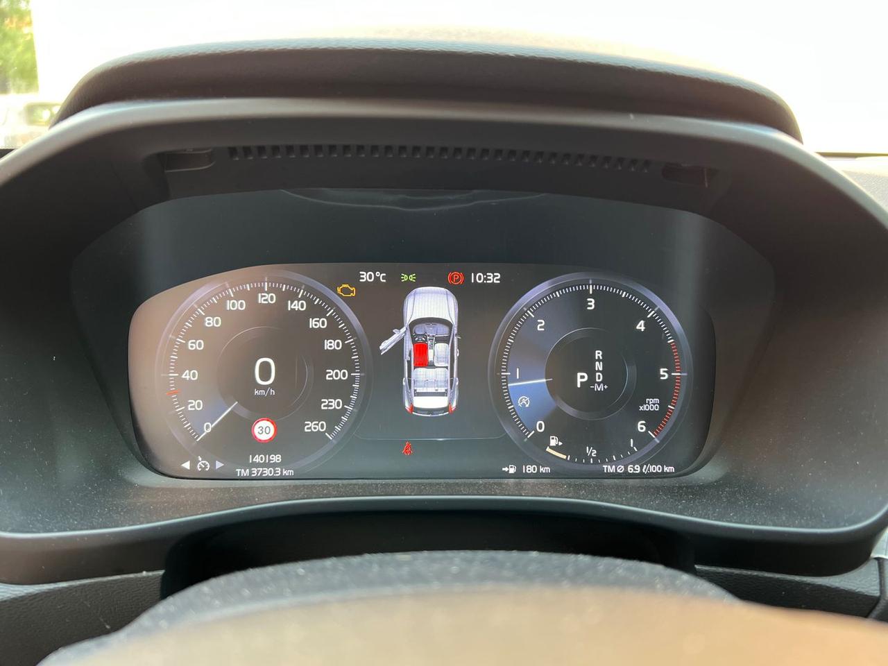 Volvo XC40 Business Plus D3 #12032