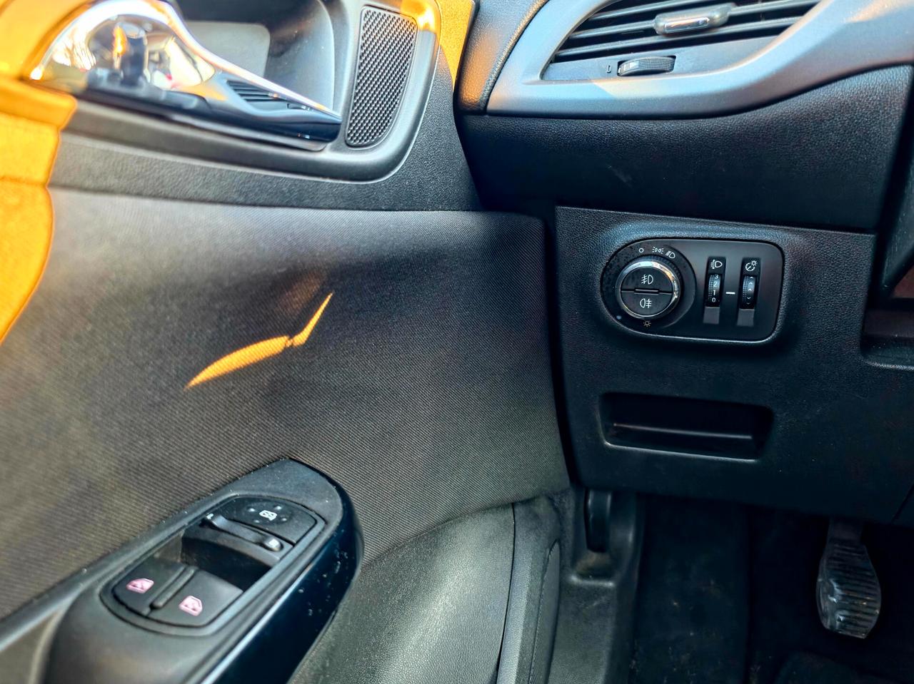 Opel Corsa 1.2 Coupé Innovation 2016-E6 Manuale NEO 5P