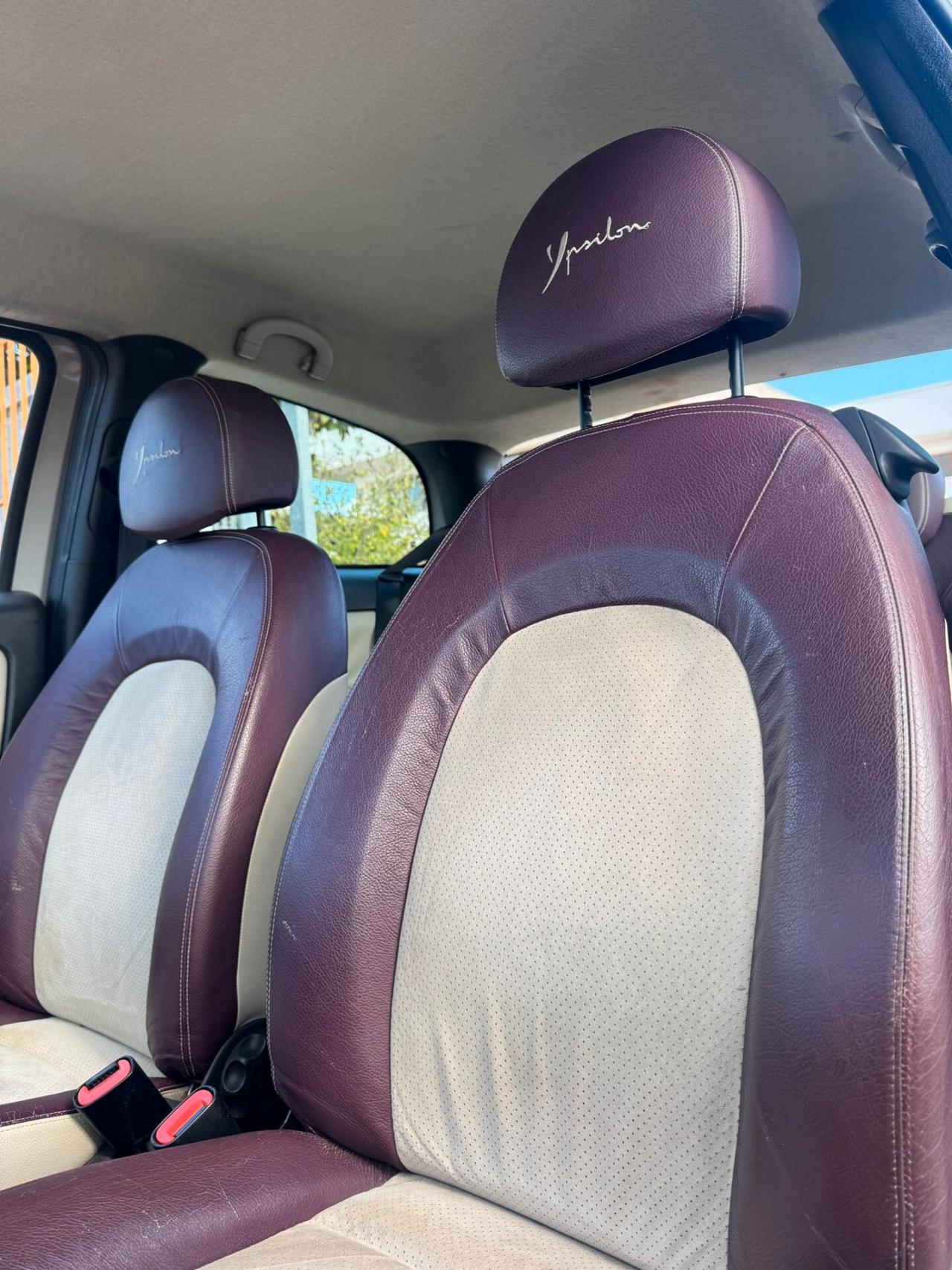 Lancia Ypsilon 1.3 MJT 75 CV Platino