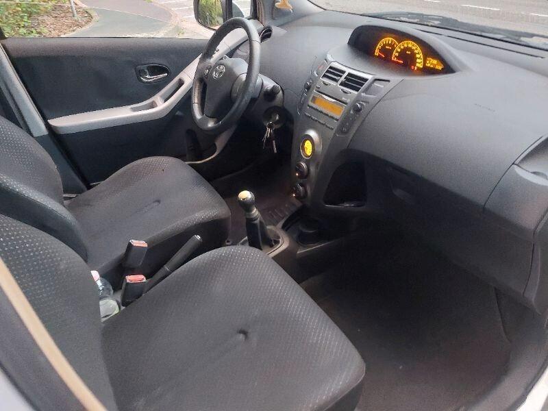 Toyota Yaris 1.0 5P euro5 gomme frizione nuove ok areaB/C