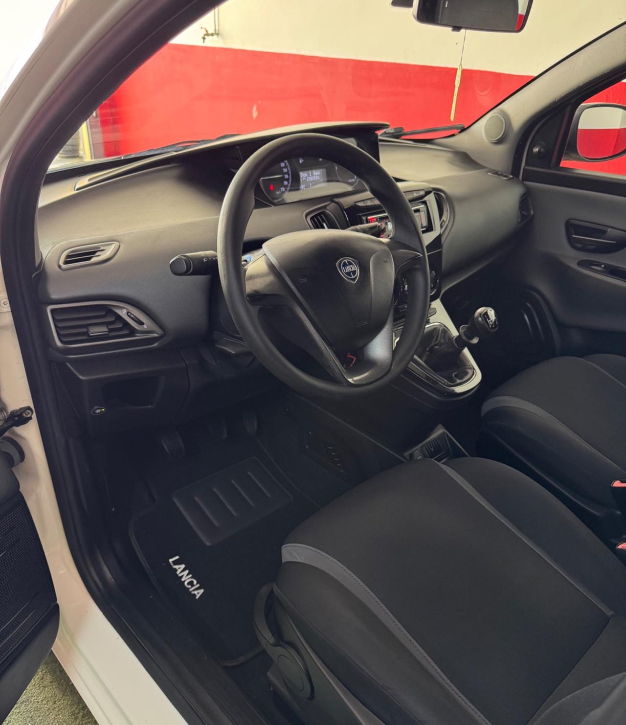Lancia Ypsilon 1.2 69 CV 5 porte GPL Ecochic Silver